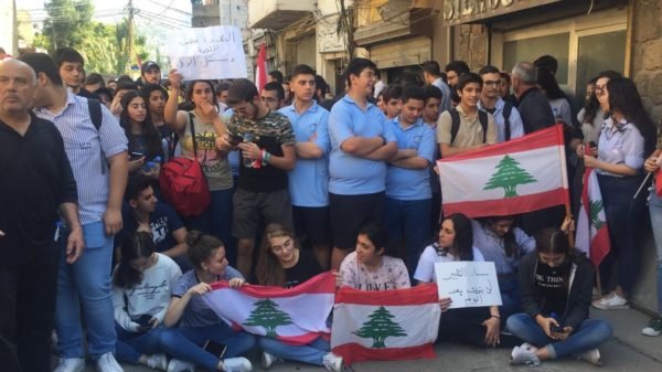 بالصور: إستمرار تظاهرة الطلاب في البترون 1 بالصور: إستمرار تظاهرة الطلاب في البترون