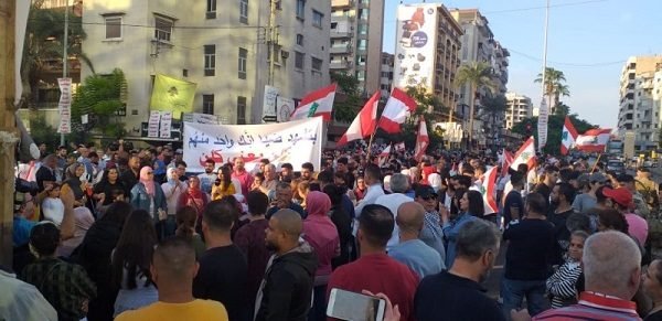 المحتجون في صيدا: غدا إضراب عام
