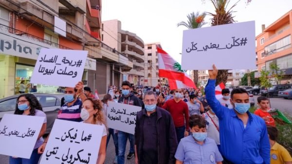 مسيرة صامتة في زغرتا دعما لمطالب الحراك الشعبي ولعدم ايجاد حل لازمة النفايات 1 مسيرة صامتة في زغرتا دعما لمطالب الحراك الشعبي ولعدم ايجاد حل لازمة النفايات