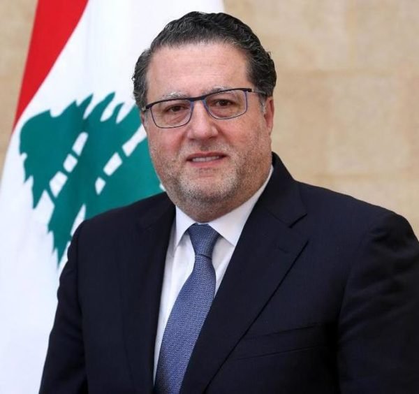 مكتب شقير: شركتا الخلوي بدأت بتسليم بطاقات التشريج الى الموزعين بالليرة وبحسب سعر الصرف الرسمي للدولار