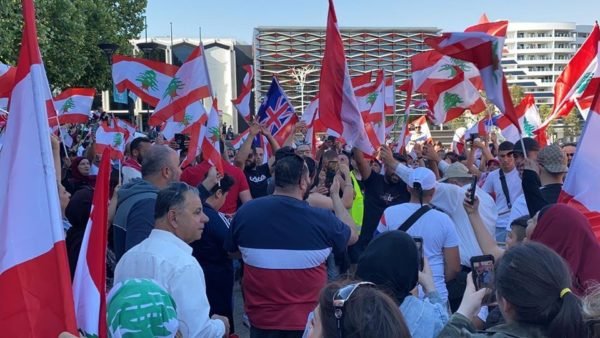لبنانيون في أوستراليا يعتصمون تضامنا مع المتظاهرين في لبنان