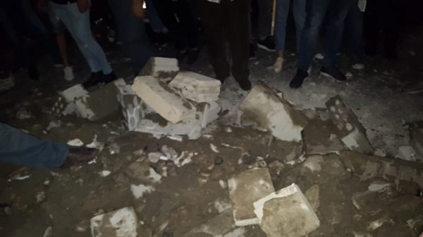 المحتجون أزالوا أحجار الخفان من نفق نهر الكلب