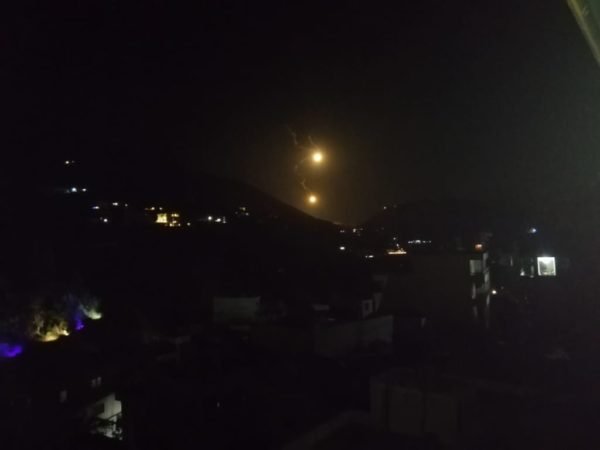 العدو الاسرائيلي اطلق قنابل مضيئة في خراج شبعا