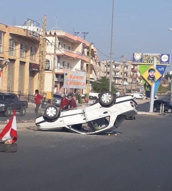 جريح بانقلاب سيارة على اوتوستراد النبطية - دير الزهراني.