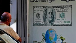 تراجع قيمة الليرة اللبنانية: شجار على علبة حليب "يختزل أزمة لبنان الاقتصادية"
