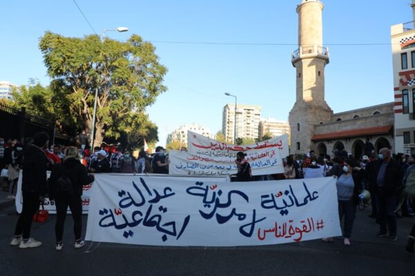 مسيرة الحراك المدني وصلت إلى أمام مجلس النواب 1 مسيرة الحراك المدني وصلت إلى أمام مجلس النواب