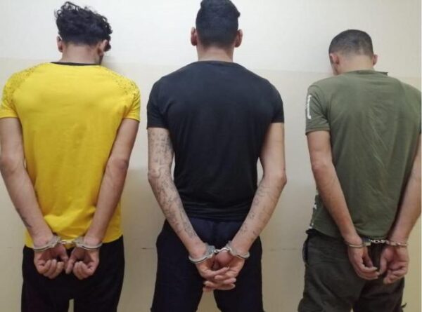 القبض على افراد من عصابة لسرقة السيارات في عملية متزامنة