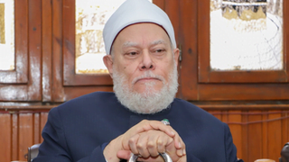 علي جمعة: لماذا أثار حديث المفتي السابق عن الانتحار وخلع الحجاب وصلاة شارب الخمر الجدل؟