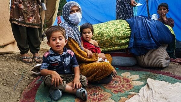 قنبلة اللاجئين: 500 ألف ربطة خبز يومياً.. نسبة الولادات 6 مقابل طفل لبناني.. ما يعني ان اللبنانيين سيتحولون إلى لاجئين 1 قنبلة اللاجئين: 500 ألف ربطة خبز يومياً.. نسبة الولادات 6 مقابل طفل لبناني.. ما يعني ان اللبنانيين سيتحولون إلى لاجئين