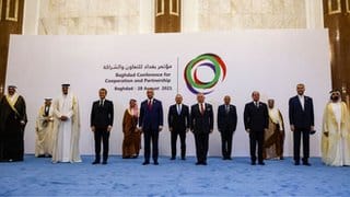 قمة بغداد: هل خالف وزير الخارجية الإيراني البروتوكول؟