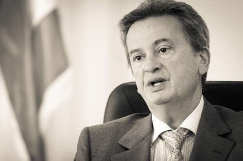 سلامة لرويترز: سعر الوقود 8 آلاف ليرة للدولار والفرق تتحمله الحكومة