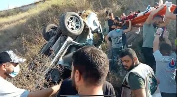 بالصورة: جرحى بانقلاب سيارة بين بلدتي يانوح ووادي جيلو