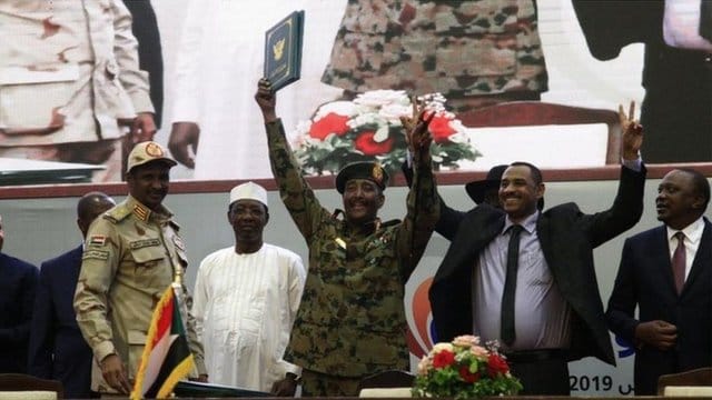 انقلاب السودان: ما دلالات إلغاء البرهان لبعض المواد من الوثيقة الدستورية؟