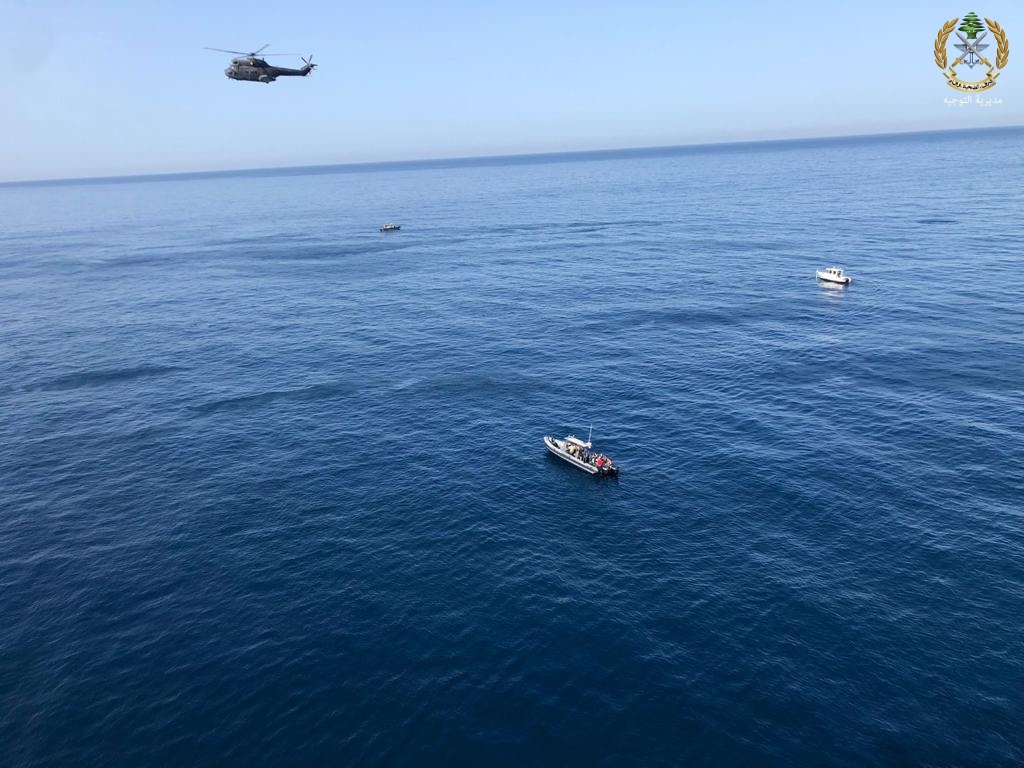 بالصور: عمليات للقوات الجوية وفوج مغاوير البحر بحثاً عن مفقودين قبالة بحر حالات