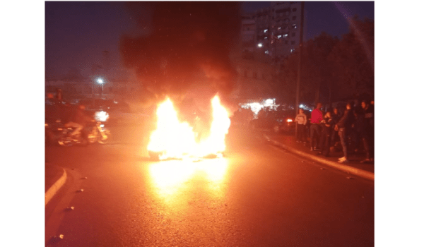 PROTESTERS BLOCK SIDON’S NEJMEH SQUARE ROAD AGAINST DIRE ECONOMIC CONDITIONS 1 najmeh SQUARE