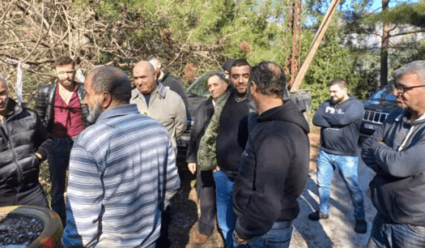 طمر الحفر على طريق عام يحشوش بمبادرة من الدكاش 1 .png