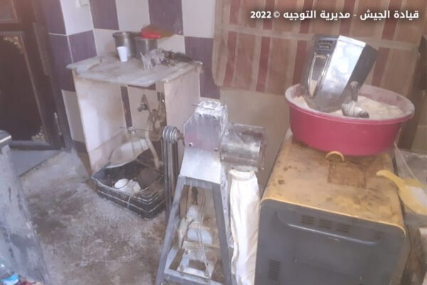 بالصور: ضبط معملٍ لتصنيع الكبتاغون في الجمالية- بعلبك