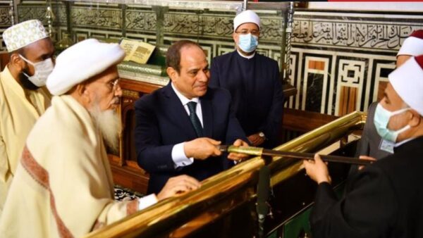افتتاح مسجد الحسين: من هو سلطان طائفة البهرة الذي تفقد مع السيسي التجديدات الأخيرة في المسجد ؟ 1 افتتاح مسجد الحسين: من هو سلطان طائفة البهرة الذي تفقد مع السيسي التجديدات الأخيرة في المسجد ؟