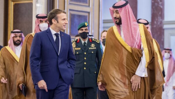 محمد بن سلمان: زيارة ولي العهد السعودي المترفة لماكرون تثير غضبا 1 محمد بن سلمان: زيارة ولي العهد السعودي المترفة لماكرون تثير غضبا