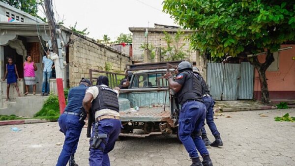 حماقة حارس تمكن 145 سجينة من الفرار من سجن للنساء في هايتي