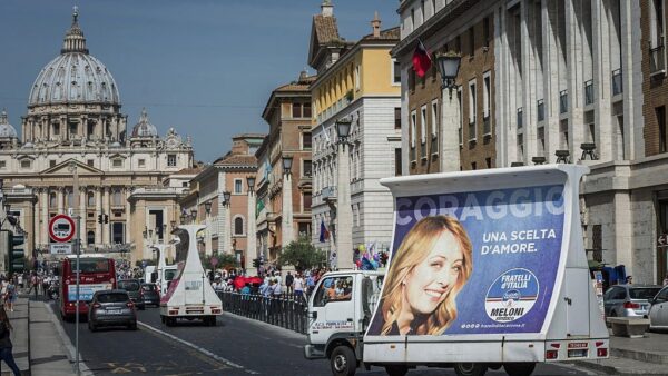 جورجيا ميلوني: كيف ستدير رئيسة وزراء إيطاليا "المسيحية" علاقتها بالفاتيكان؟