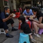 الصين تواجه صعوبات عدة قد تدفع باقتصادها إلى الانكماش