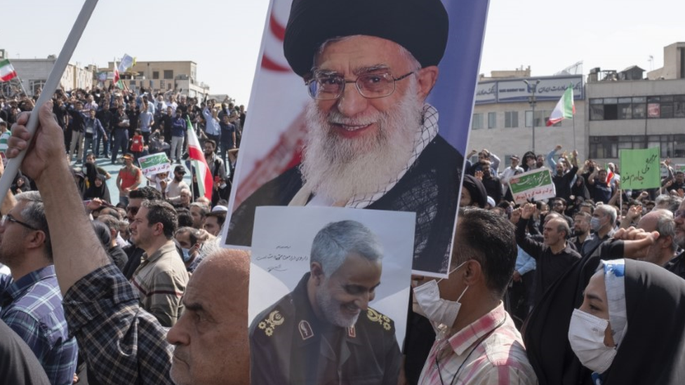 مهسا أميني: من يقرر كيفية التعامل مع المظاهرات في إيران؟