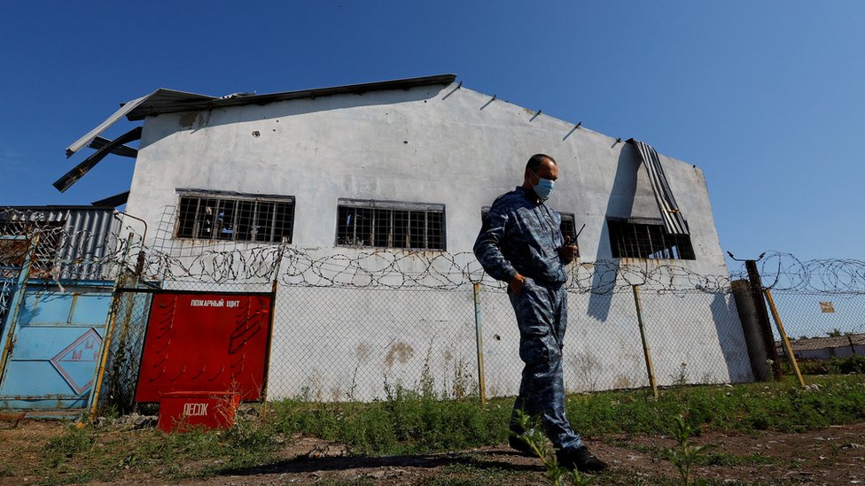 روسيا وأوكرانيا: كييف تطالب الصليب الأحمر بزيارة سجن سيء السمعة في منطقة تسيطر عليها القوات الروسية