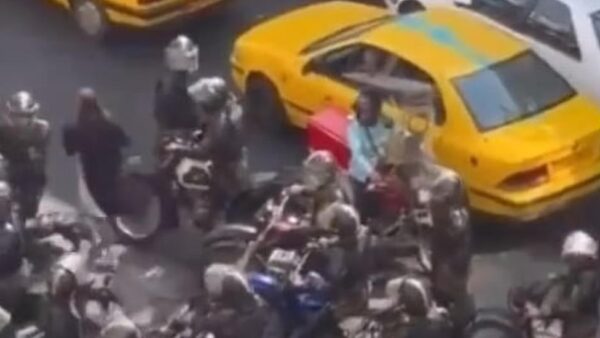 مظاهرات إيران: غضب بسبب مقطع فيديو يظهر انتهاكات جنسية من الشرطة ضد متظاهرة