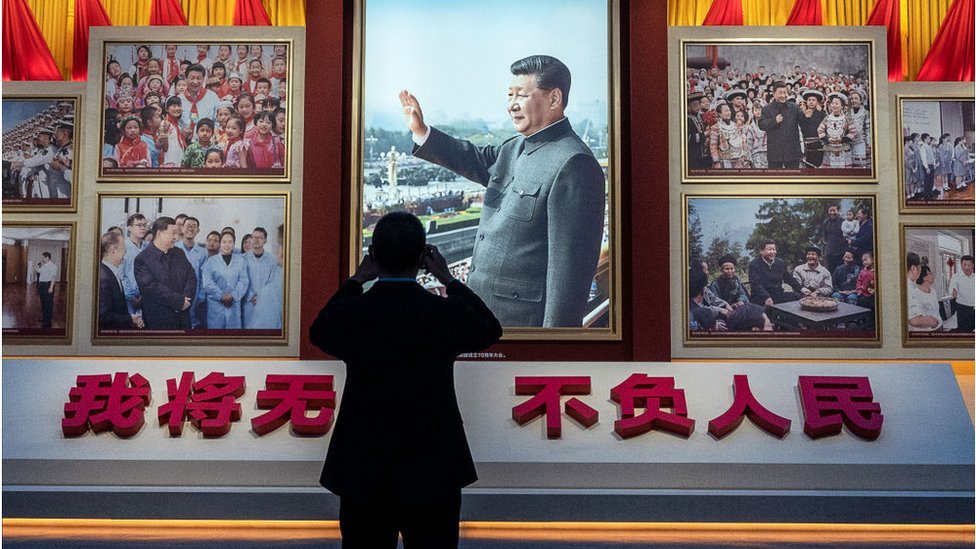 شي جينبينغ: الرئيس الصيني يُحكم قبضته على السلطة في إجتماع تاريخي للحزب الشيوعي الحاكم