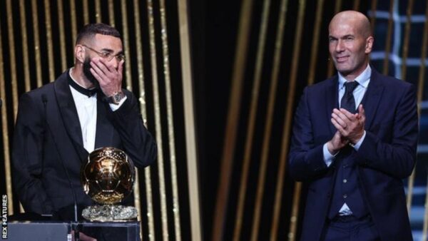 الكرة الذهبية: كريم بنزيمة يفوز بجائزة أحسن لاعب في العالم