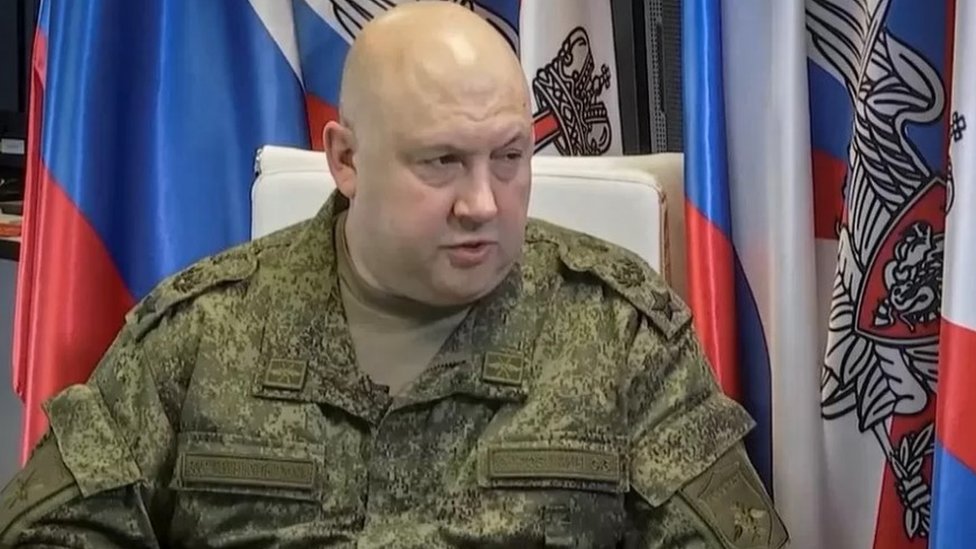 روسيا وأوكرانيا: قائد القوات الروسية يعترف بصعوبة الوضع في خيرسون ويستعد لإجلاء السكان