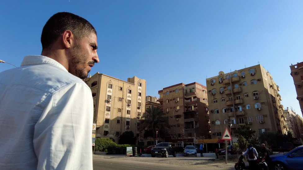 المثلية الجنسية: تحقيق لبي بي سي يكشف كيف تتصيد الشرطة في مصر مجتمع الميم