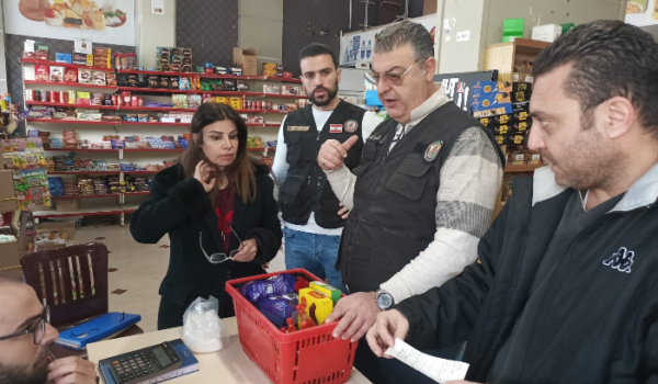 مراقبو الاقتصاد جالوا جنوباً وسطروا محاضر ضبط واتلفوا بضاعة منتهية الصلاحية 1 مراقبو الاقتصاد جالوا جنوباً وسطروا محاضر ضبط واتلفوا بضاعة منتهية الصلاحية
