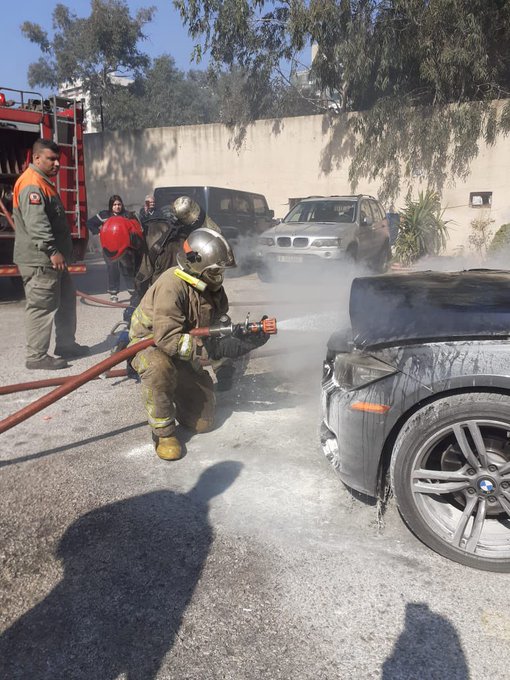 إخماد حريق داخل سيارة في ڤردان