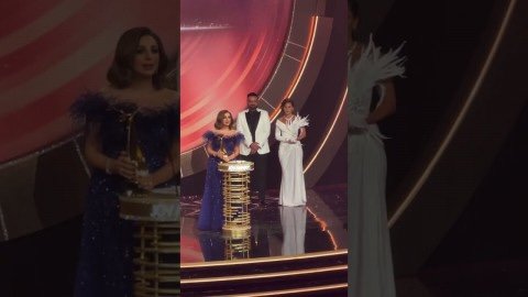 تصرف أنغام في حفل Joy Awards يعرضها للهجوم.. “وقاحة وقلة ذوق”