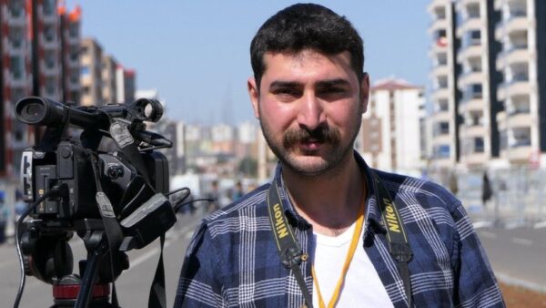زلزال تركيا وسوريا: لماذا يجري التحقيق مع صحفيين في أعقاب الكارثة؟ 1 زلزال تركيا وسوريا: لماذا يجري التحقيق مع صحفيين في أعقاب الكارثة؟