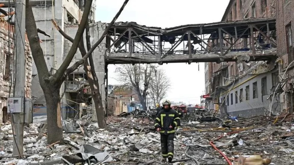روسيا وأوكرانيا: ماذا نعرف عن "365 يوما من الغزو" - الغارديان