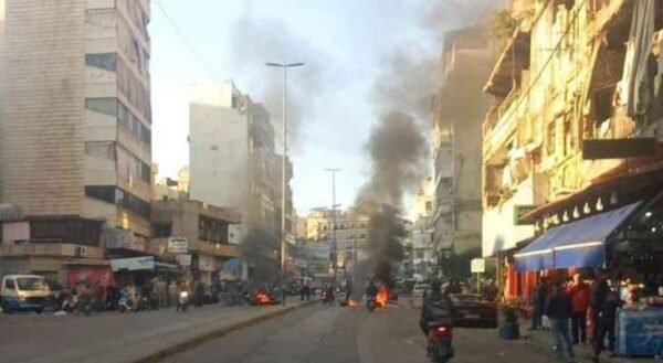 قطع طريق صيدا القديمة احتجاجا على توقيف أحد الصرافين