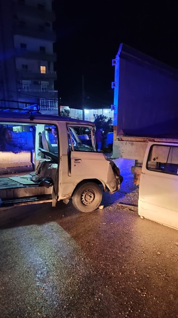 بالصور: فرق الإسعاف وصلت.. جـرحى في حـادث سير مـروّع في صيدا 1 بالصور: فرق الإسعاف وصلت.. جـرحى في حـادث سير مـروّع في صيدا