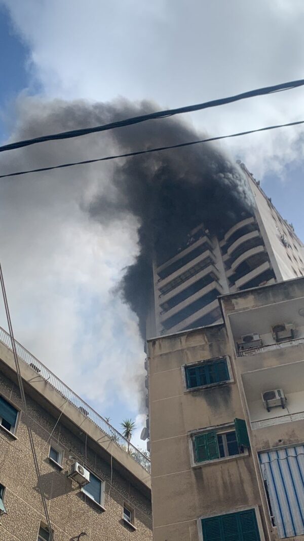 بالصور: حريق كبير في مبنى في الاشرفية وفوج اطفاء بيروت يتدخل 1 بالصور: حريق كبير في مبنى في الاشرفية وفوج اطفاء بيروت يتدخل