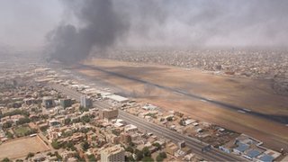 اشتباكات السودان: هدنة لم تصمد ودول العالم تتجهز لإجلاء رعاياها
