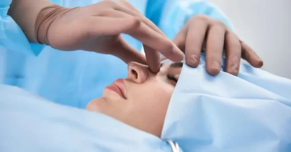 في أبي سمراء.. توقيف صاحبة مركز تجميل لإجرائها عمليات بلا شهادة 1 في أبي سمراء.. توقيف صاحبة مركز تجميل لإجرائها عمليات بلا شهادة