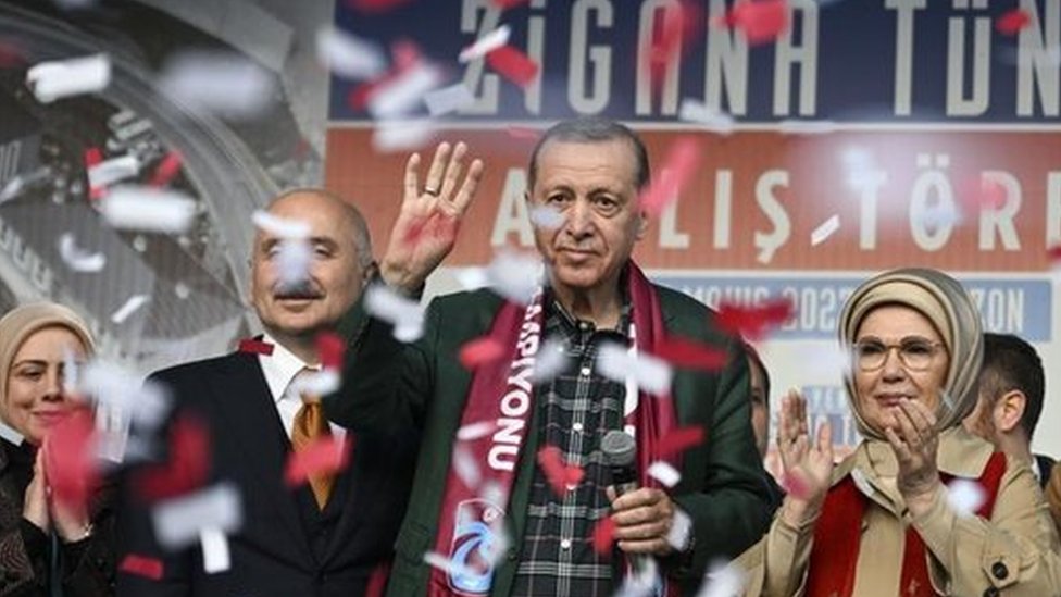 الانتخابات التركية 2023: "هل ولّى زمن أردوغان؟" - في الصنداي تايمز