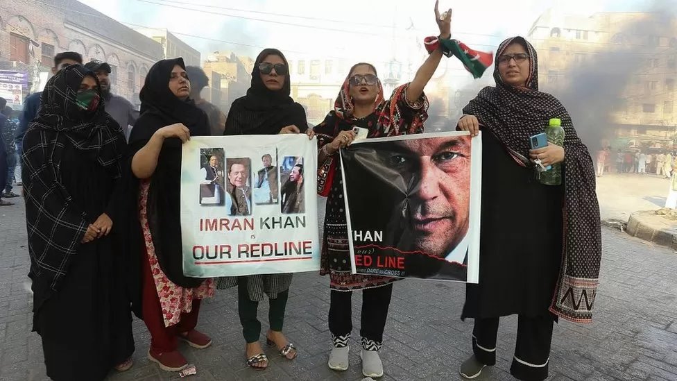 عمران خان: محكمة عليا في باكستان تبطل إجراءات القبض على رئيس الوزراء السابق، فما القصة المثيرة وراء اعتقاله؟