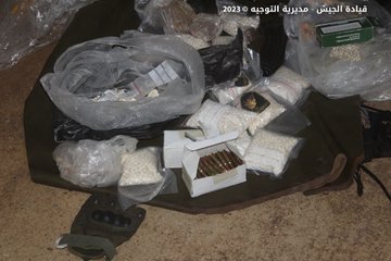 بالصور: دهم منازل في حي الشراونة بعلبك وضبط ممنوعات وذخائر حربية