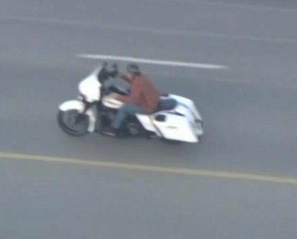 LIVE: LAPD chasing motorcyclist in San Fernando Valley 1 LIVE: LAPD chasing motorcyclist in San Fernando Valley