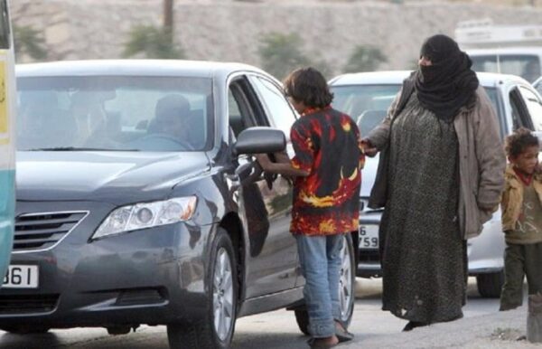 شرطة بلدية صور بدأت بمكافحة ظاهرة التسول على الكورنيش البحري 1 شرطة بلدية صور بدأت بمكافحة ظاهرة التسول على الكورنيش البحري