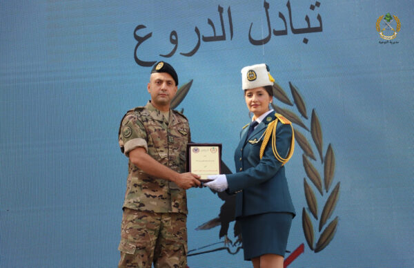 بالصور: حفل توزيع شهادات على تلامذة ضباط السنة الثالثة 2 بالصور: حفل توزيع شهادات على تلامذة ضباط السنة الثالثة