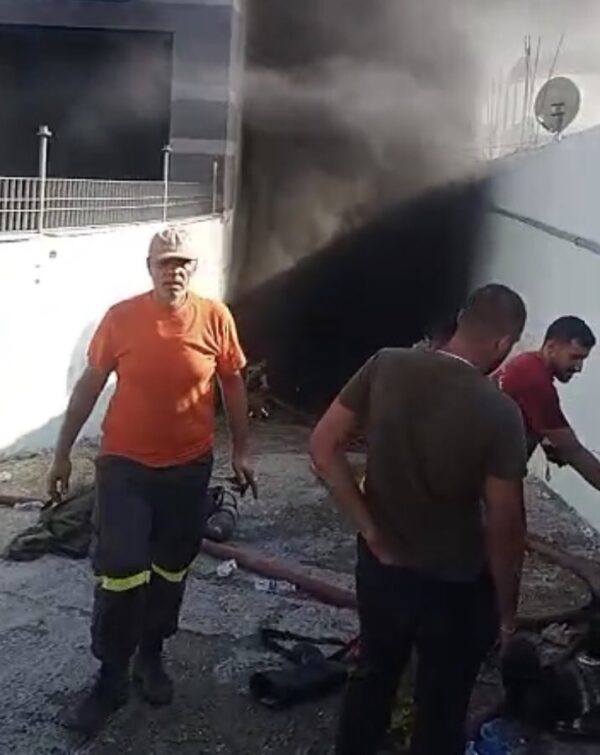 بالصور: حريق داخل مستودع لمواد سريعة الاشتعال في الشويفات 3 بالصور: حريق داخل مستودع لمواد سريعة الاشتعال في الشويفات